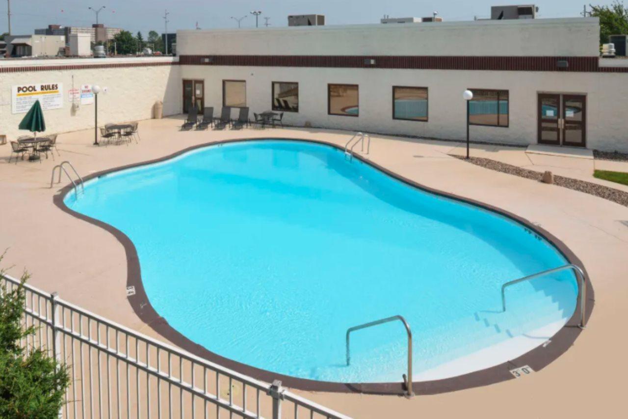 Americas Best Value Inn - Campus View Eau Claire Extérieur photo