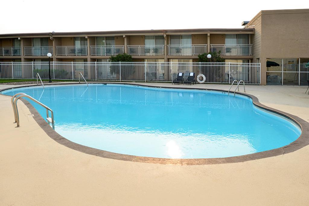 Americas Best Value Inn - Campus View Eau Claire Extérieur photo
