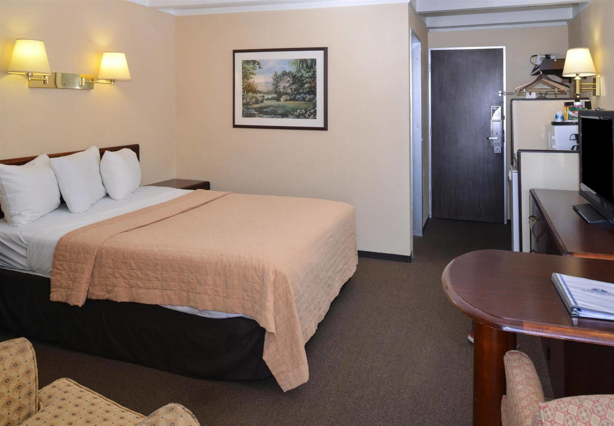 Americas Best Value Inn - Campus View Eau Claire Extérieur photo