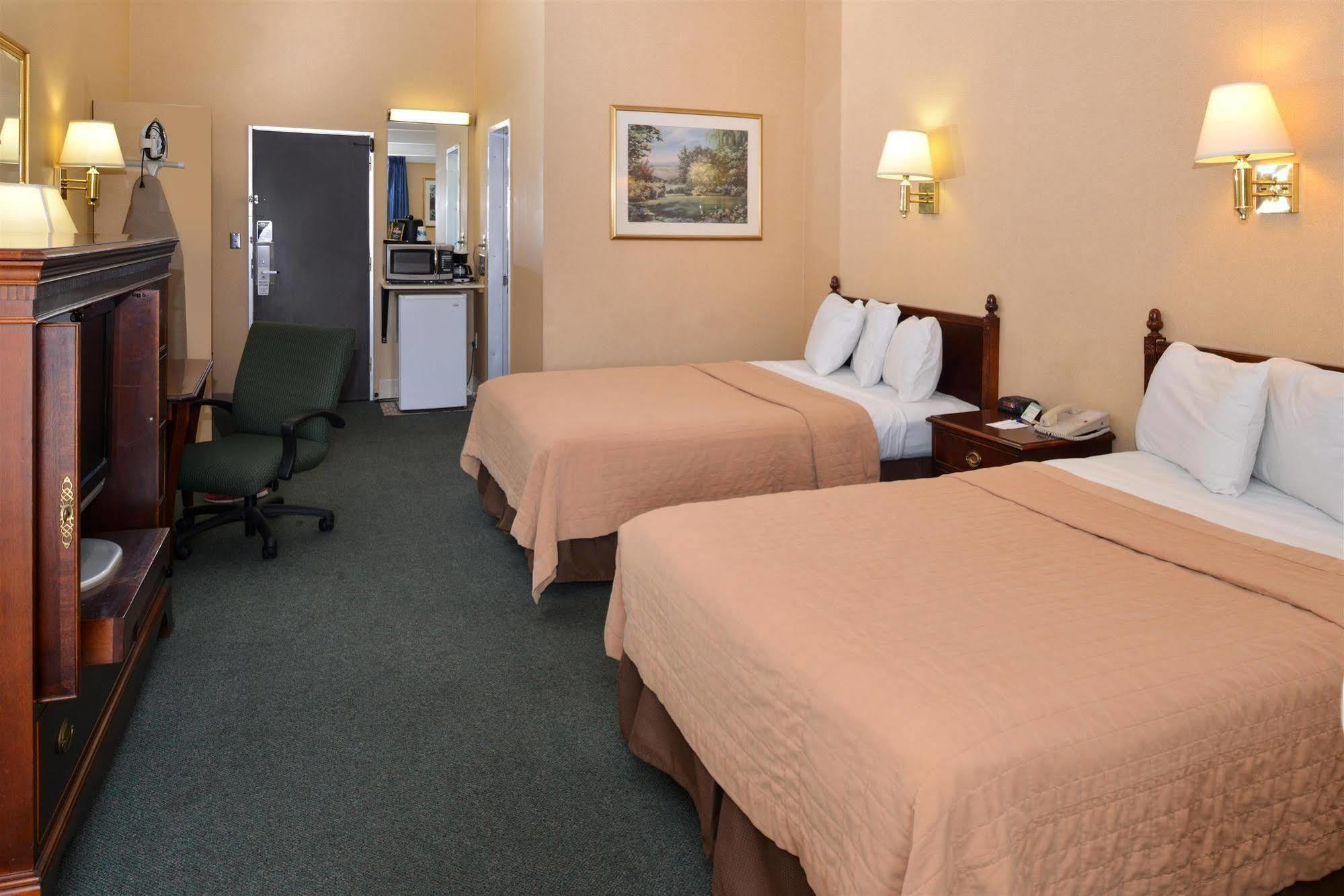 Americas Best Value Inn - Campus View Eau Claire Extérieur photo
