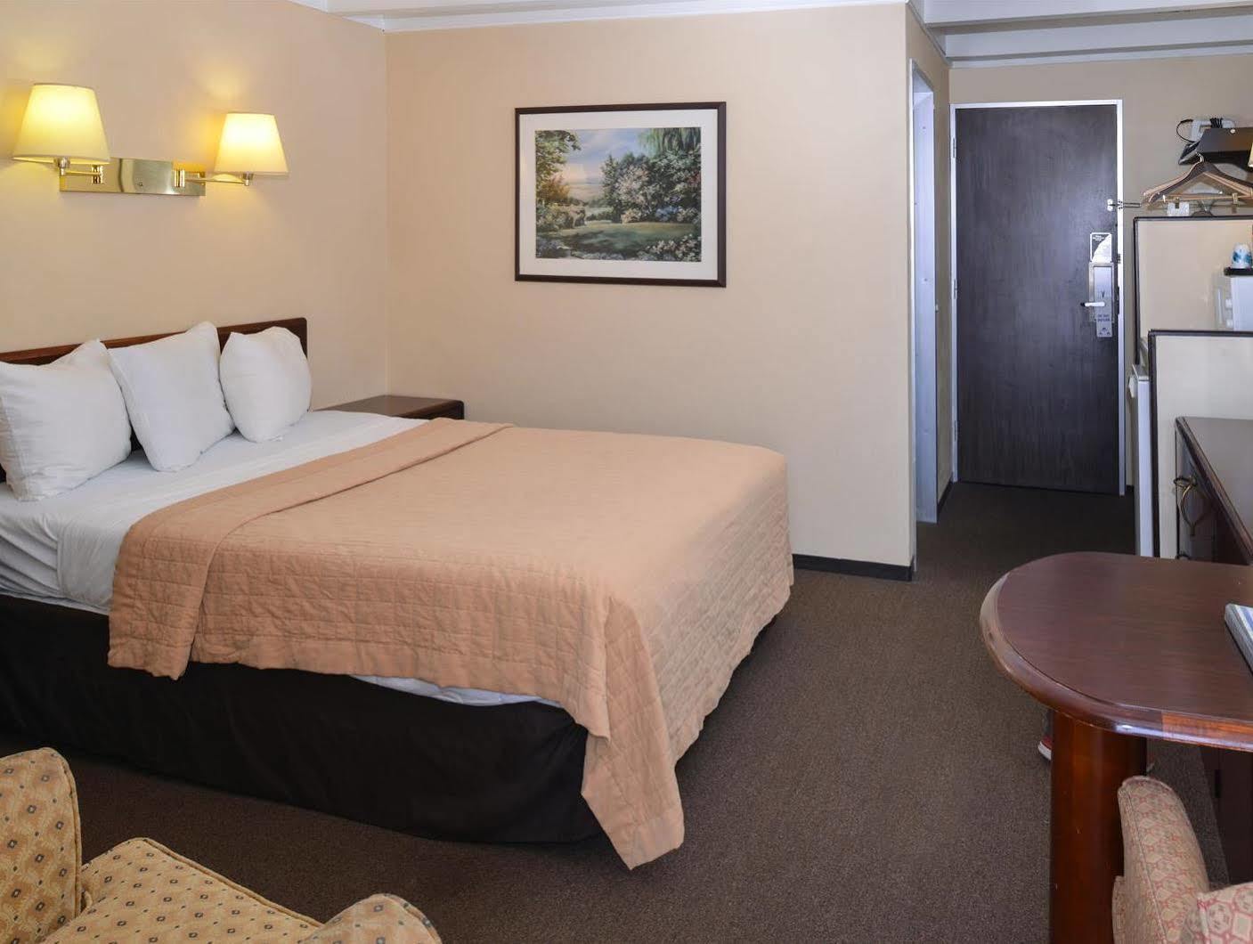 Americas Best Value Inn - Campus View Eau Claire Extérieur photo