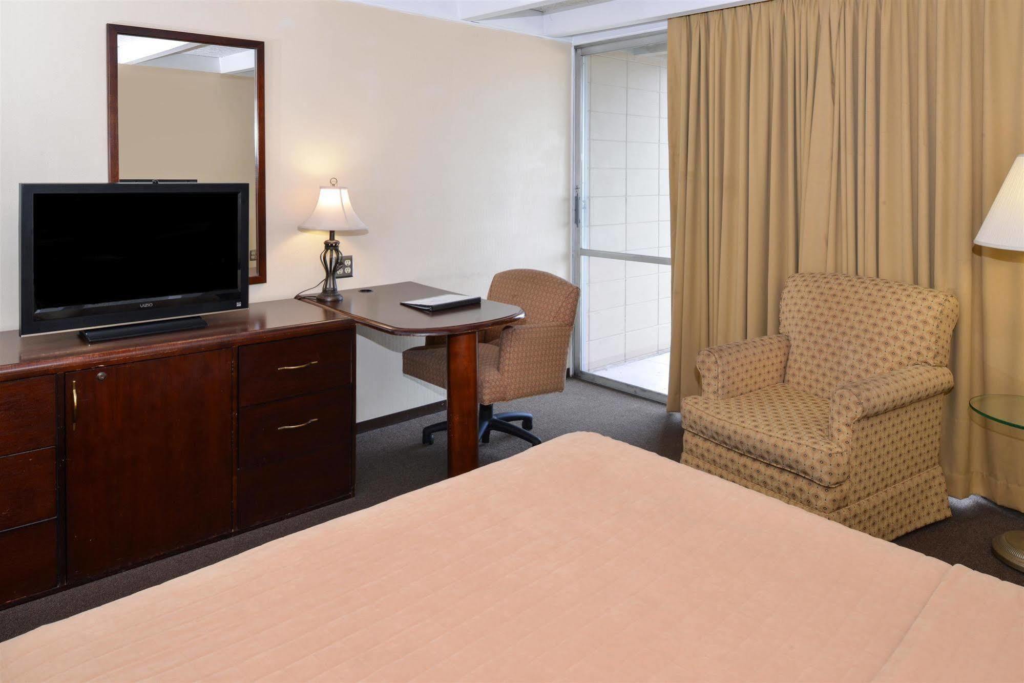 Americas Best Value Inn - Campus View Eau Claire Extérieur photo