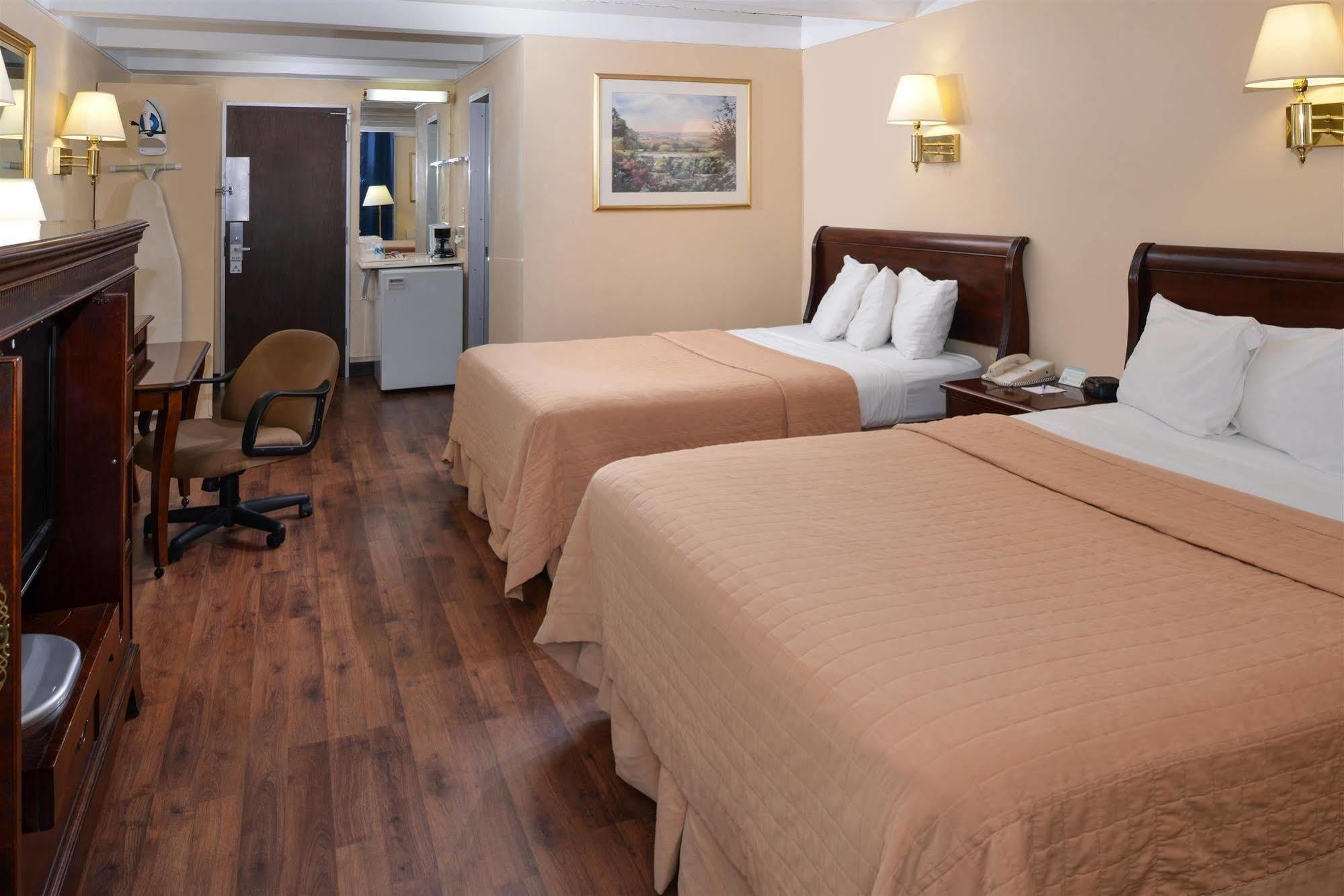 Americas Best Value Inn - Campus View Eau Claire Extérieur photo
