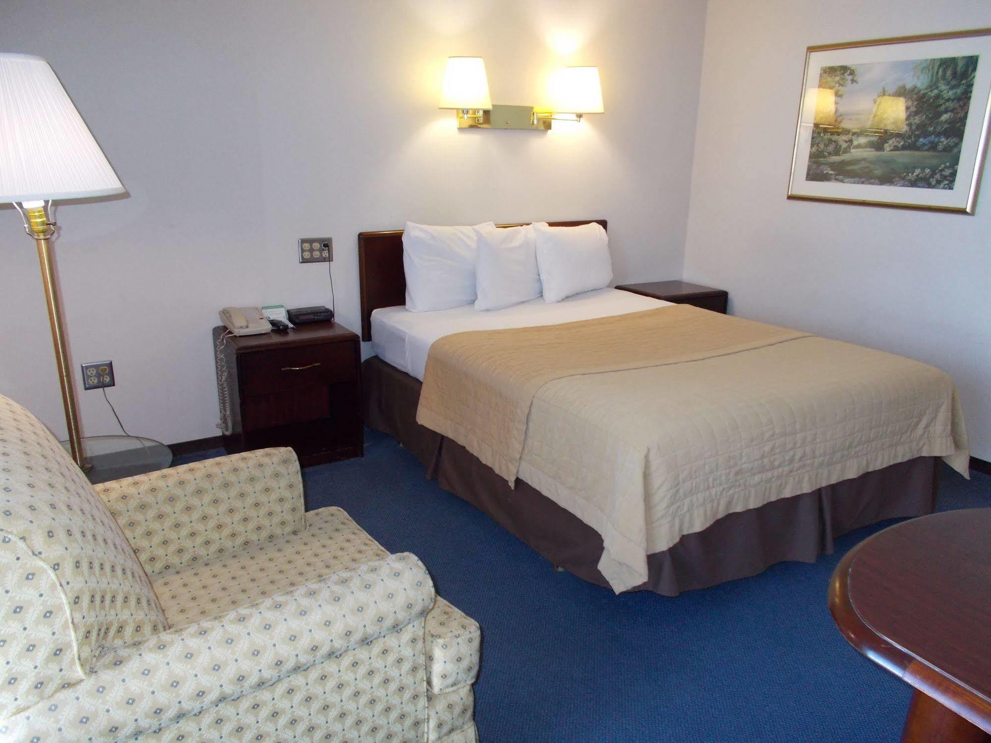 Americas Best Value Inn - Campus View Eau Claire Extérieur photo