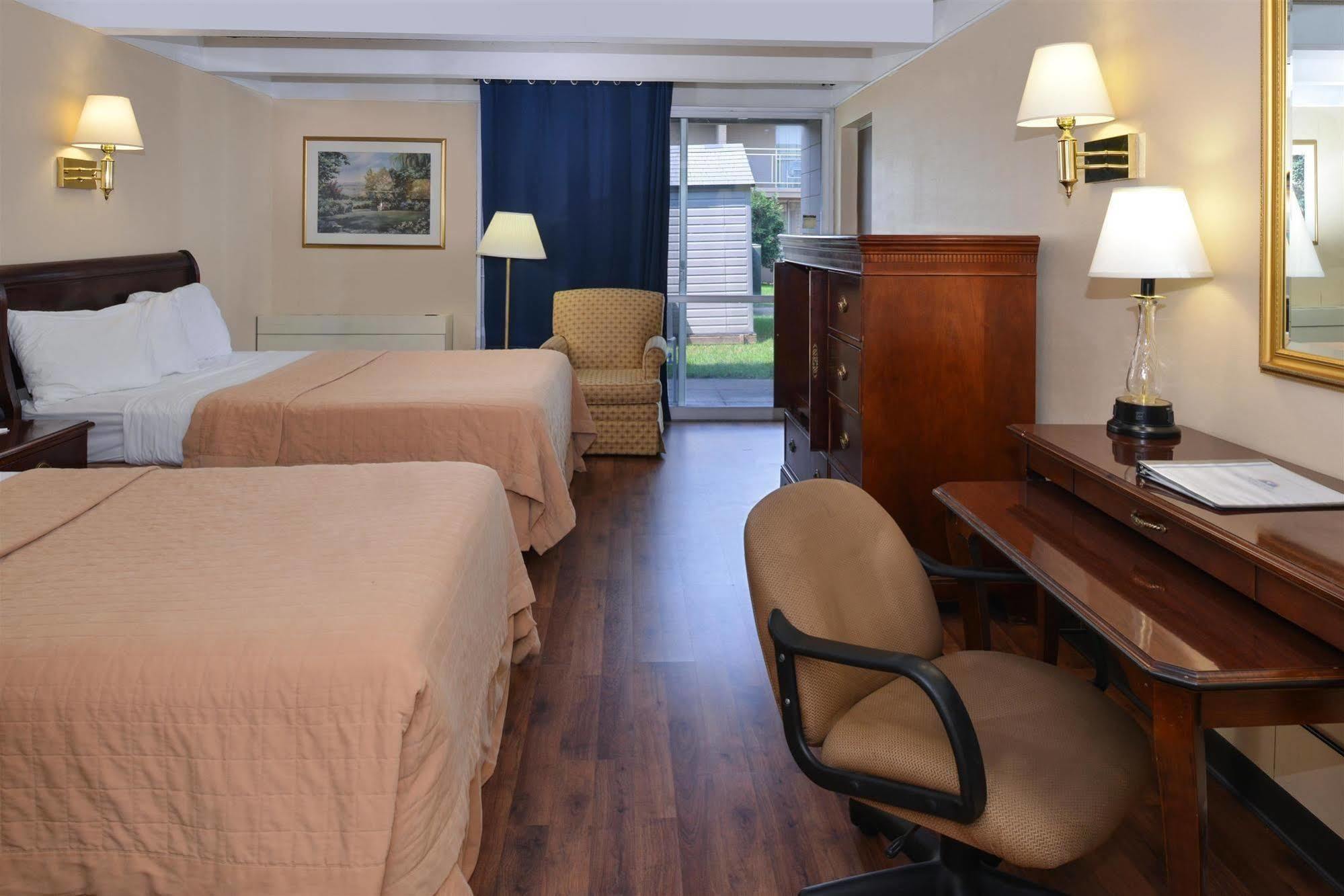 Americas Best Value Inn - Campus View Eau Claire Extérieur photo
